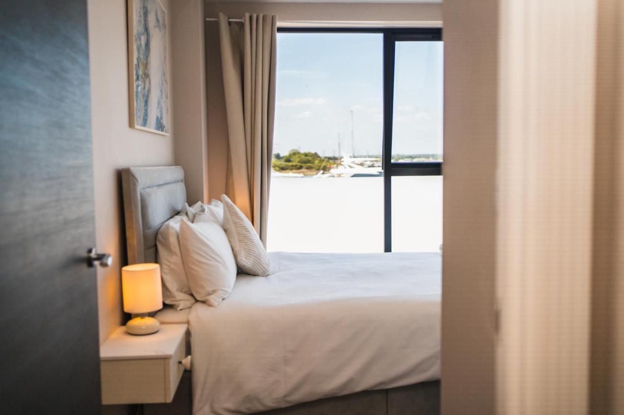 Beautiful Two Bedroom Harbour Side Apartment بول المظهر الخارجي الصورة