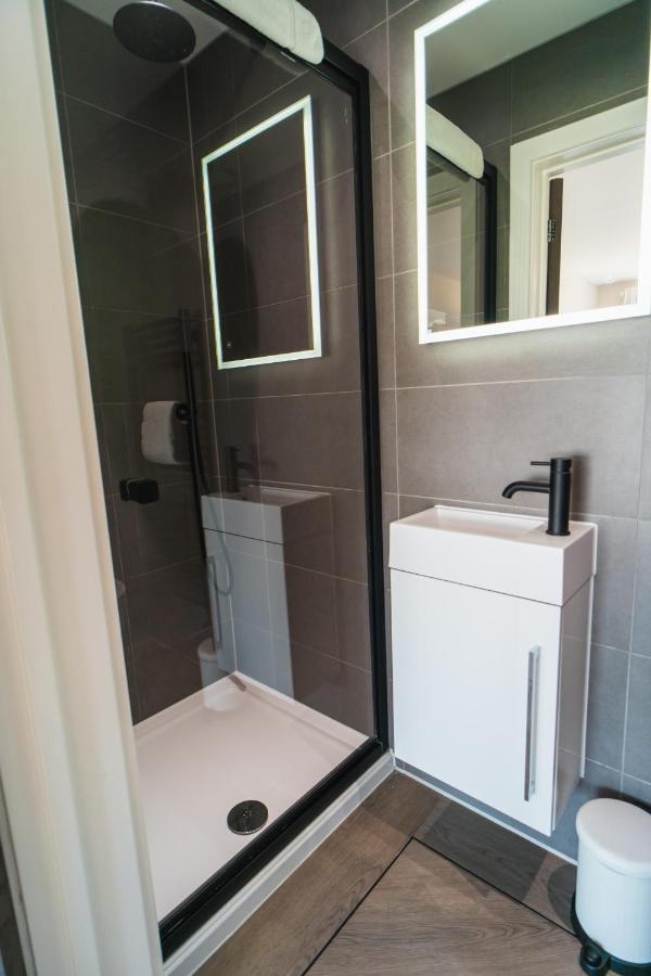 Beautiful Two Bedroom Harbour Side Apartment بول المظهر الخارجي الصورة
