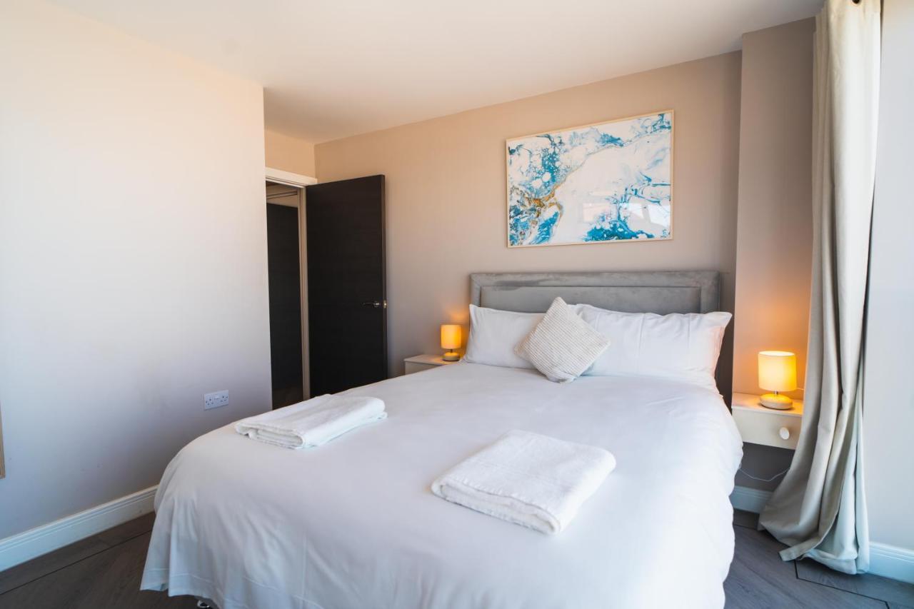 Beautiful Two Bedroom Harbour Side Apartment بول المظهر الخارجي الصورة