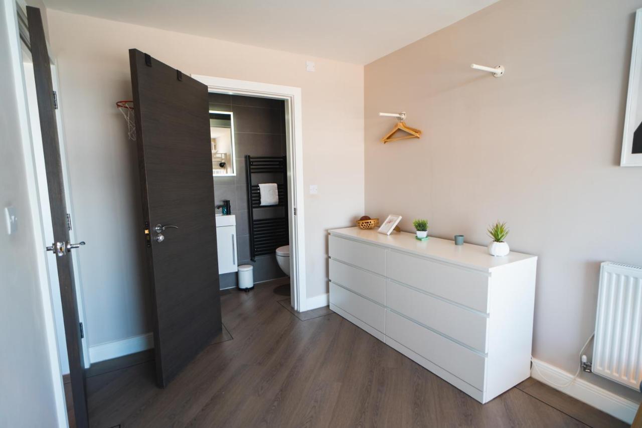 Beautiful Two Bedroom Harbour Side Apartment بول المظهر الخارجي الصورة